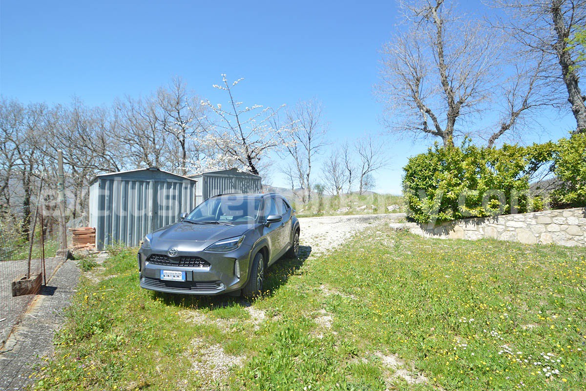 Spacious house with panoramic view of the valley for sale in Italy