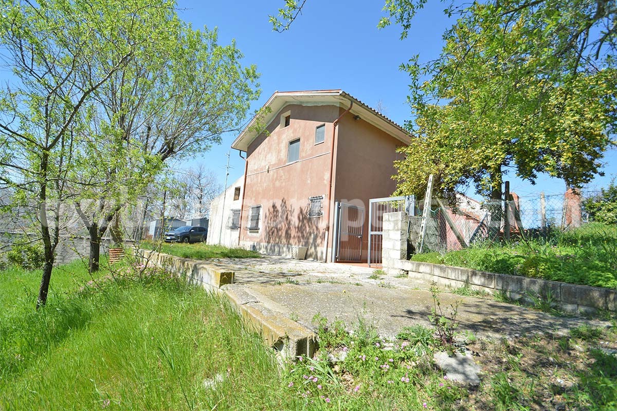 Spacious house with panoramic view of the valley for sale in Italy
