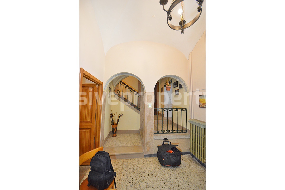 Characteristic and spacious house built in stone for sale in Italy