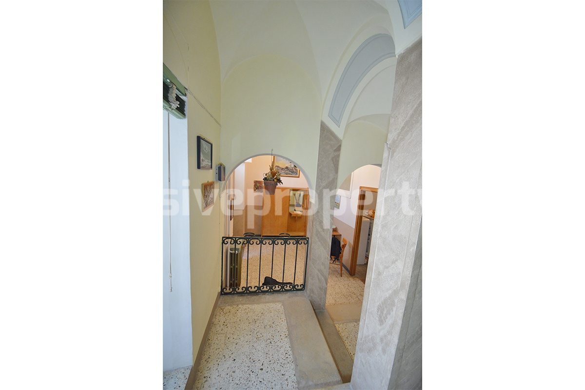 Characteristic and spacious house built in stone for sale in Italy