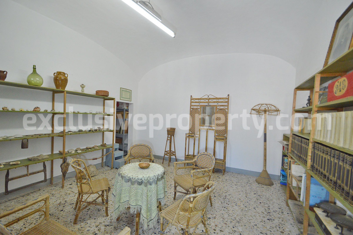 Characteristic and spacious house built in stone for sale in Italy