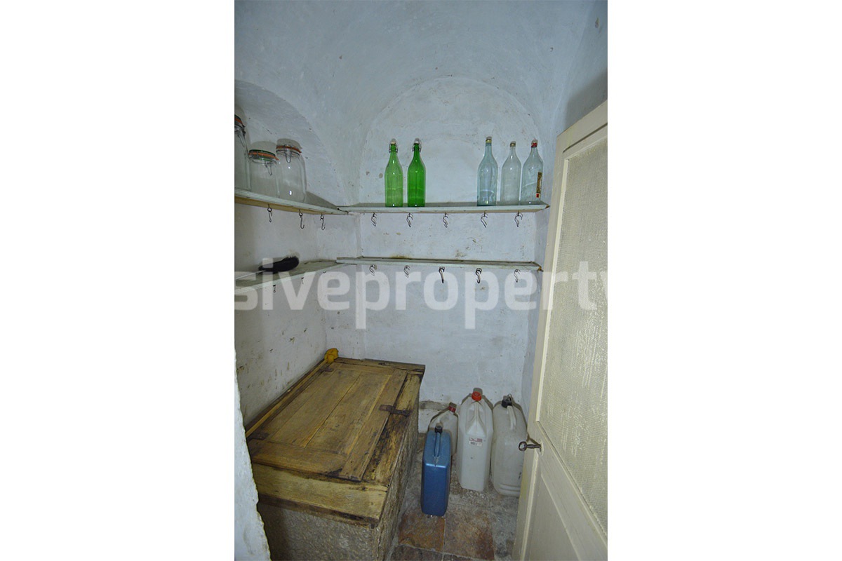 Characteristic and spacious house built in stone for sale in Italy
