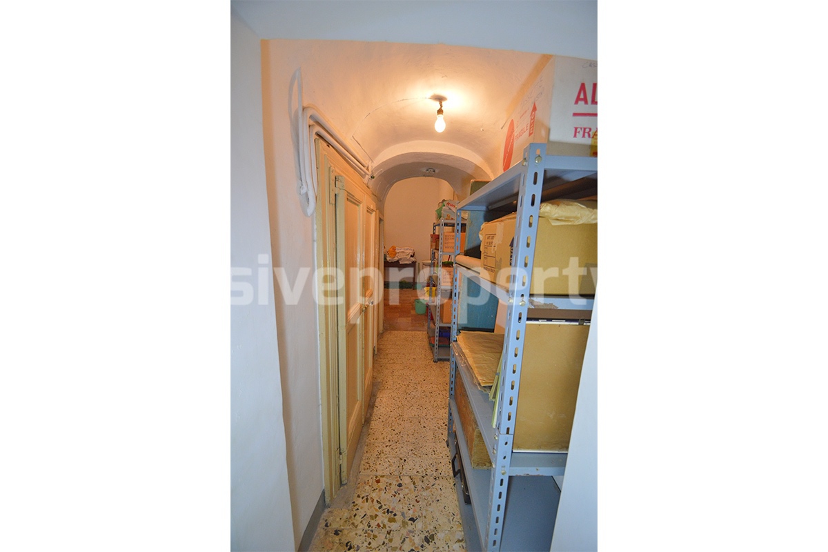 Characteristic and spacious house built in stone for sale in Italy
