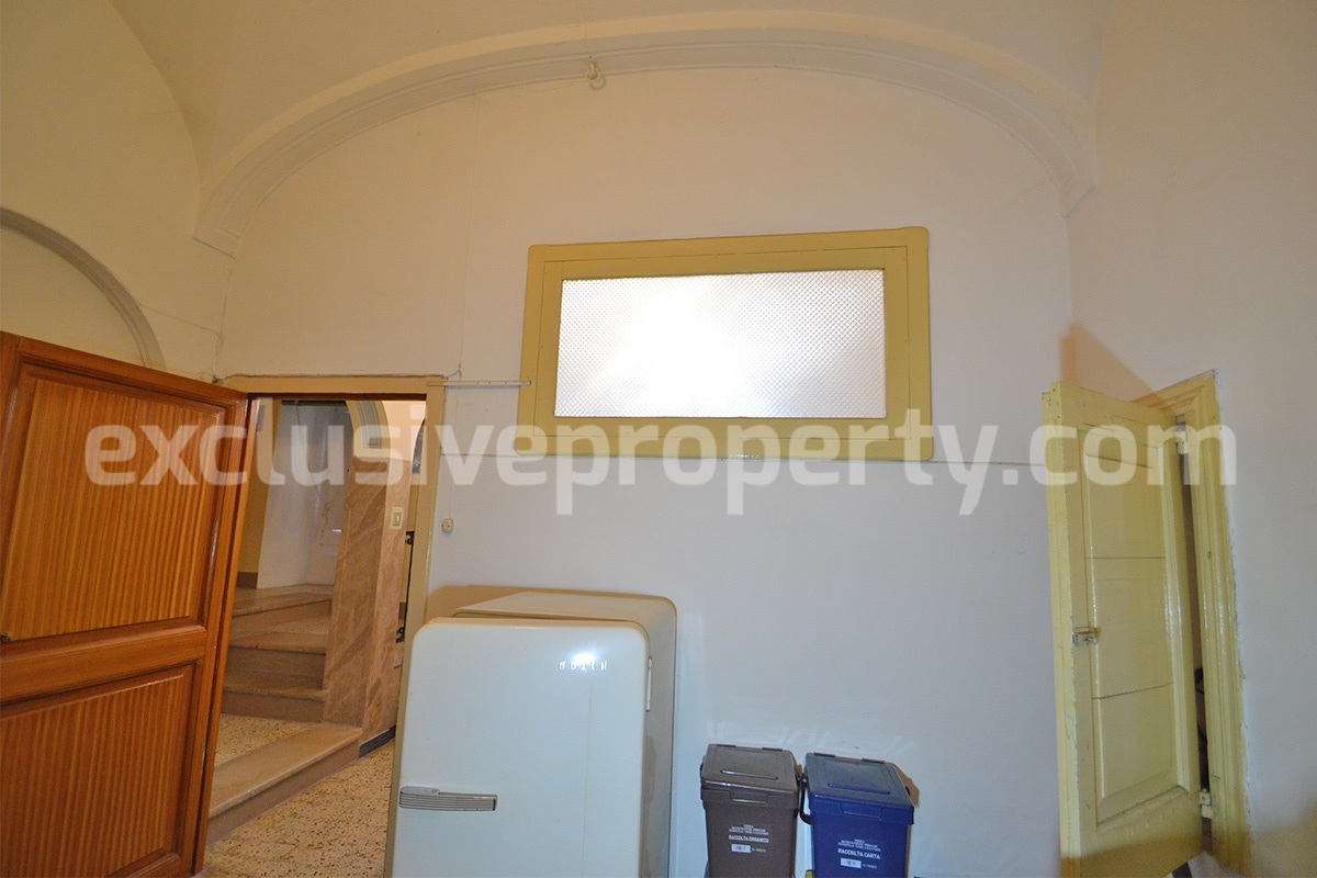 Characteristic and spacious house built in stone for sale in Italy