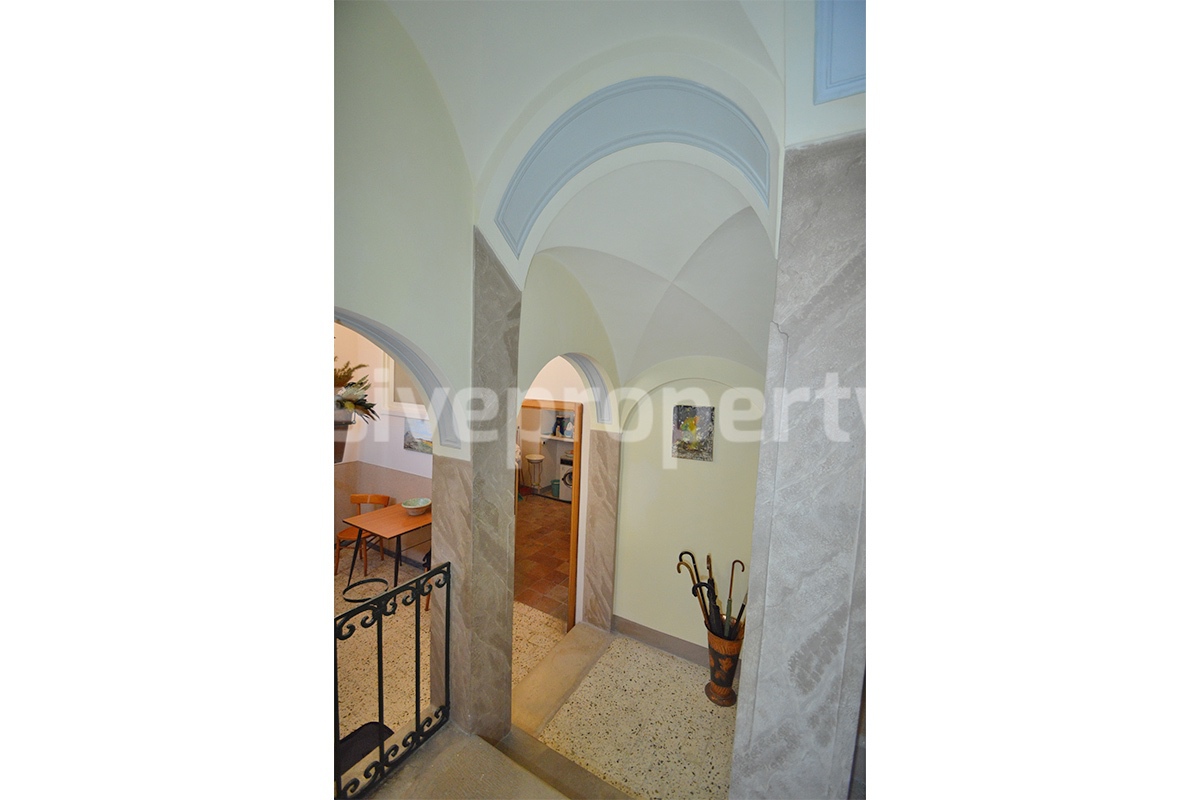 Characteristic and spacious house built in stone for sale in Italy