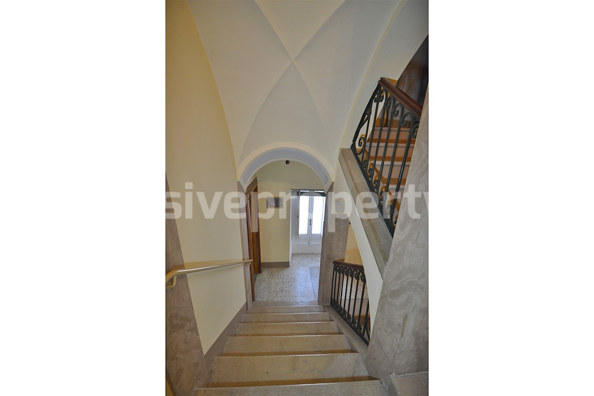 Characteristic and spacious house built in stone for sale in Italy