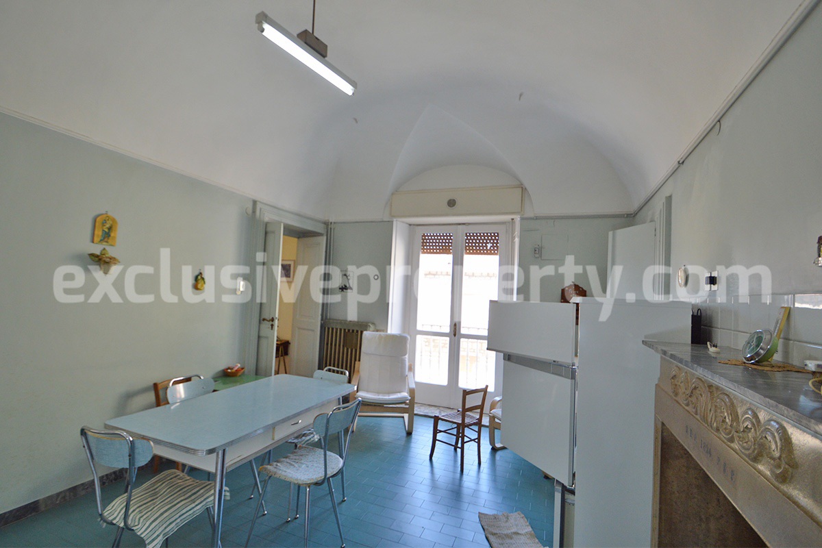 Characteristic and spacious house built in stone for sale in Italy