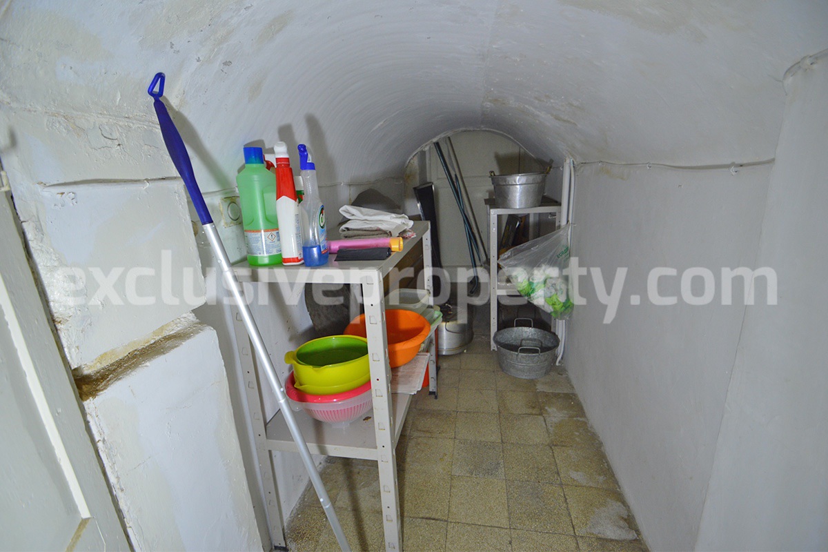 Characteristic and spacious house built in stone for sale in Italy