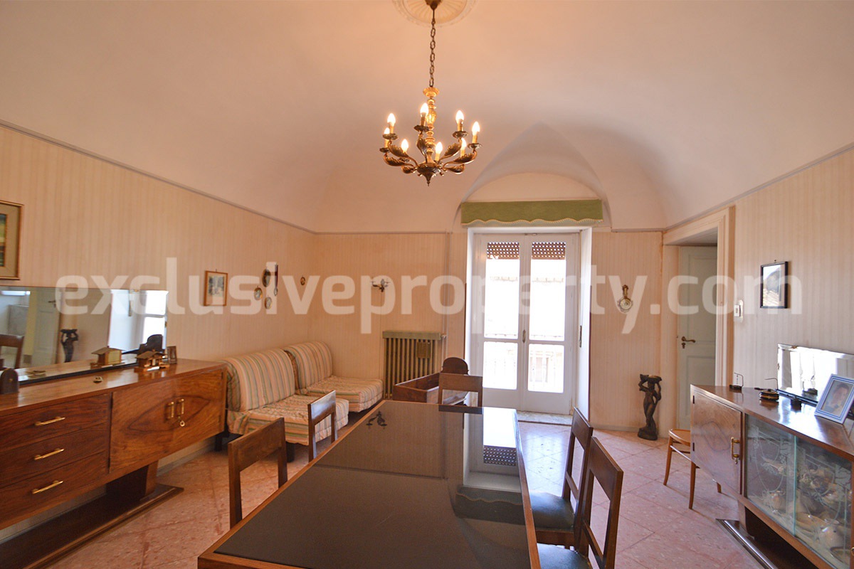 Characteristic and spacious house built in stone for sale in Italy