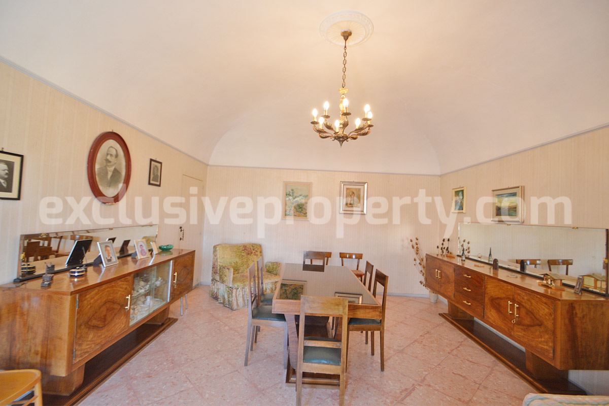 Characteristic and spacious house built in stone for sale in Italy