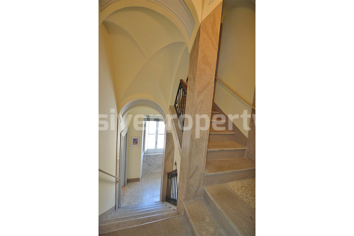 Characteristic and spacious house built in stone for sale in Italy