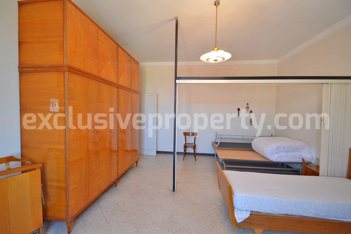Characteristic and spacious house built in stone for sale in Italy