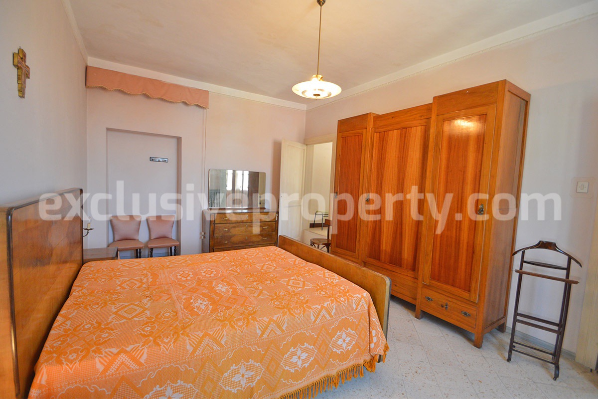 Characteristic and spacious house built in stone for sale in Italy