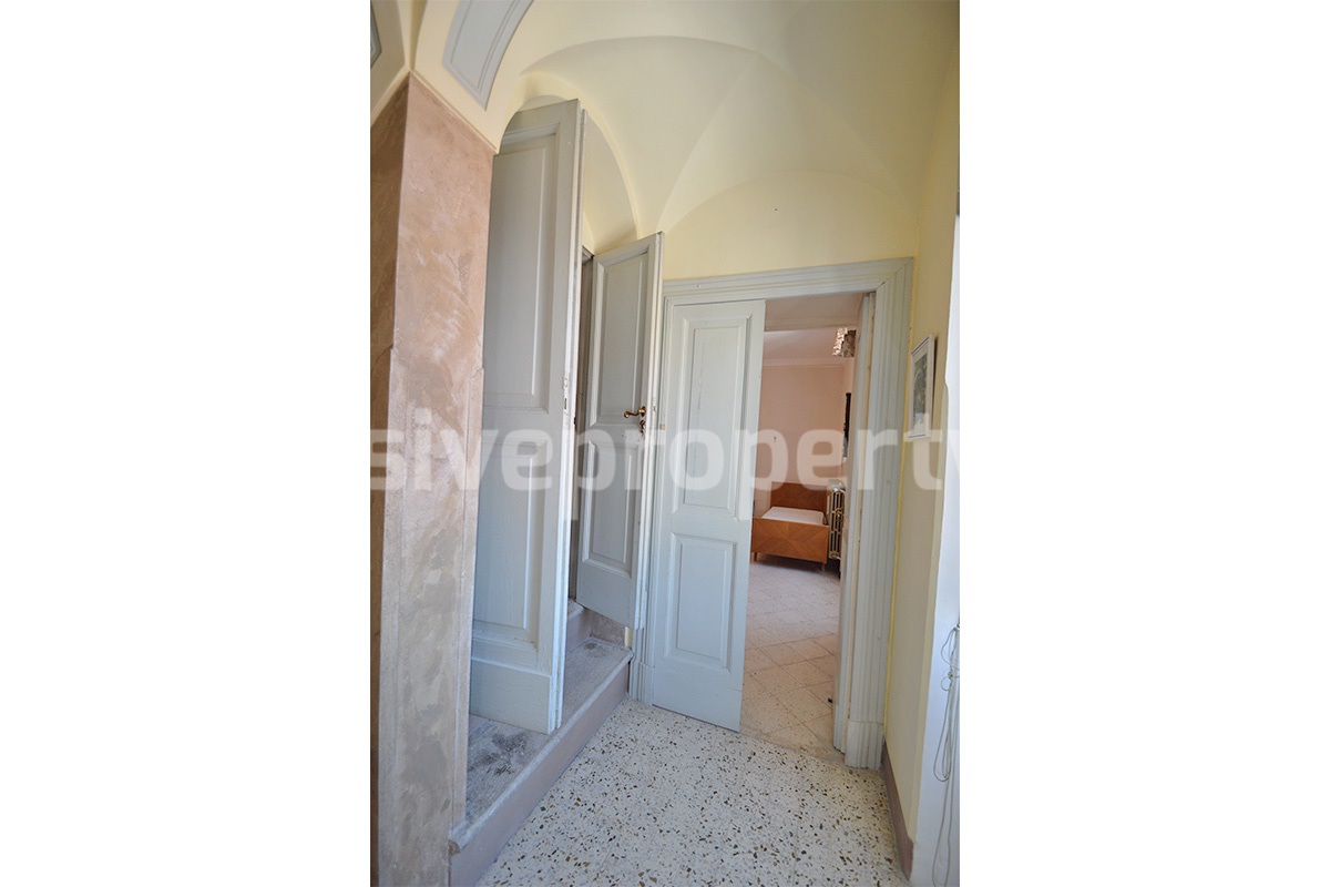 Characteristic and spacious house built in stone for sale in Italy