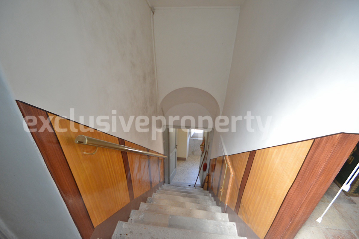 Characteristic and spacious house built in stone for sale in Italy