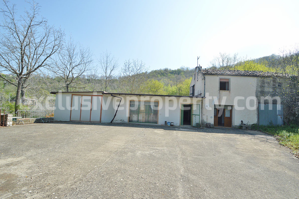 Country House with Large Land - Walnut Trees and Second Building for Sale in Molise