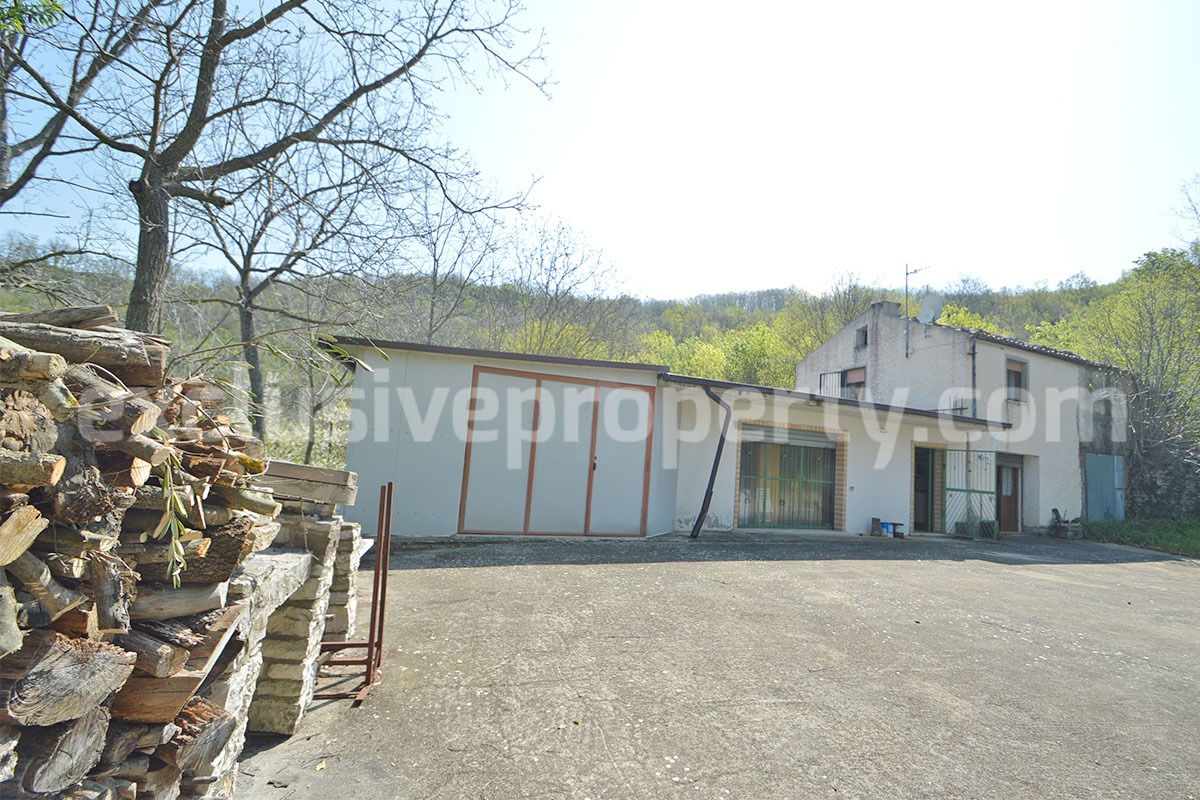 Country House with Large Land - Walnut Trees and Second Building for Sale in Molise
