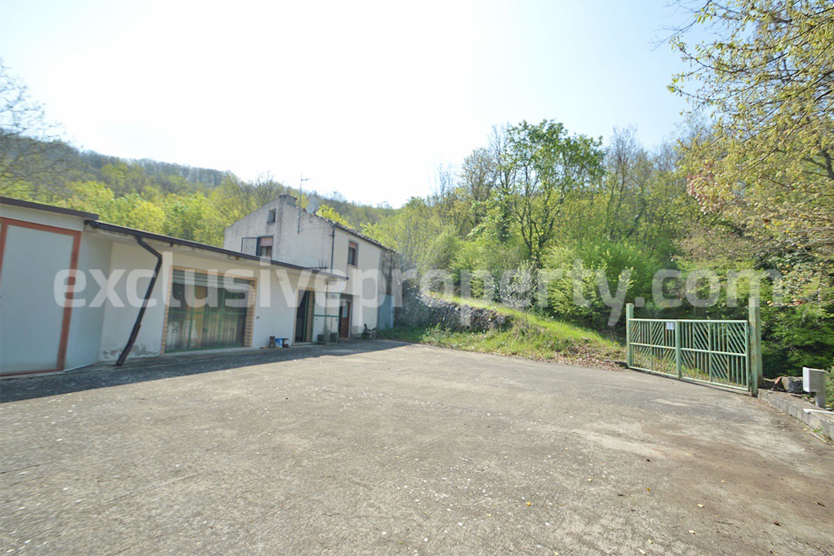 Country House with Large Land - Walnut Trees and Second Building for Sale in Molise