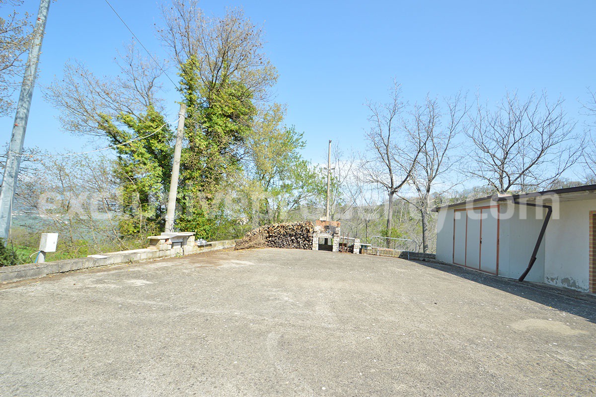 Country House with Large Land - Walnut Trees and Second Building for Sale in Molise