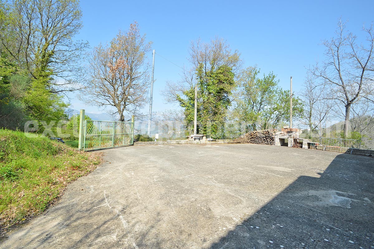 Country House with Large Land - Walnut Trees and Second Building for Sale in Molise