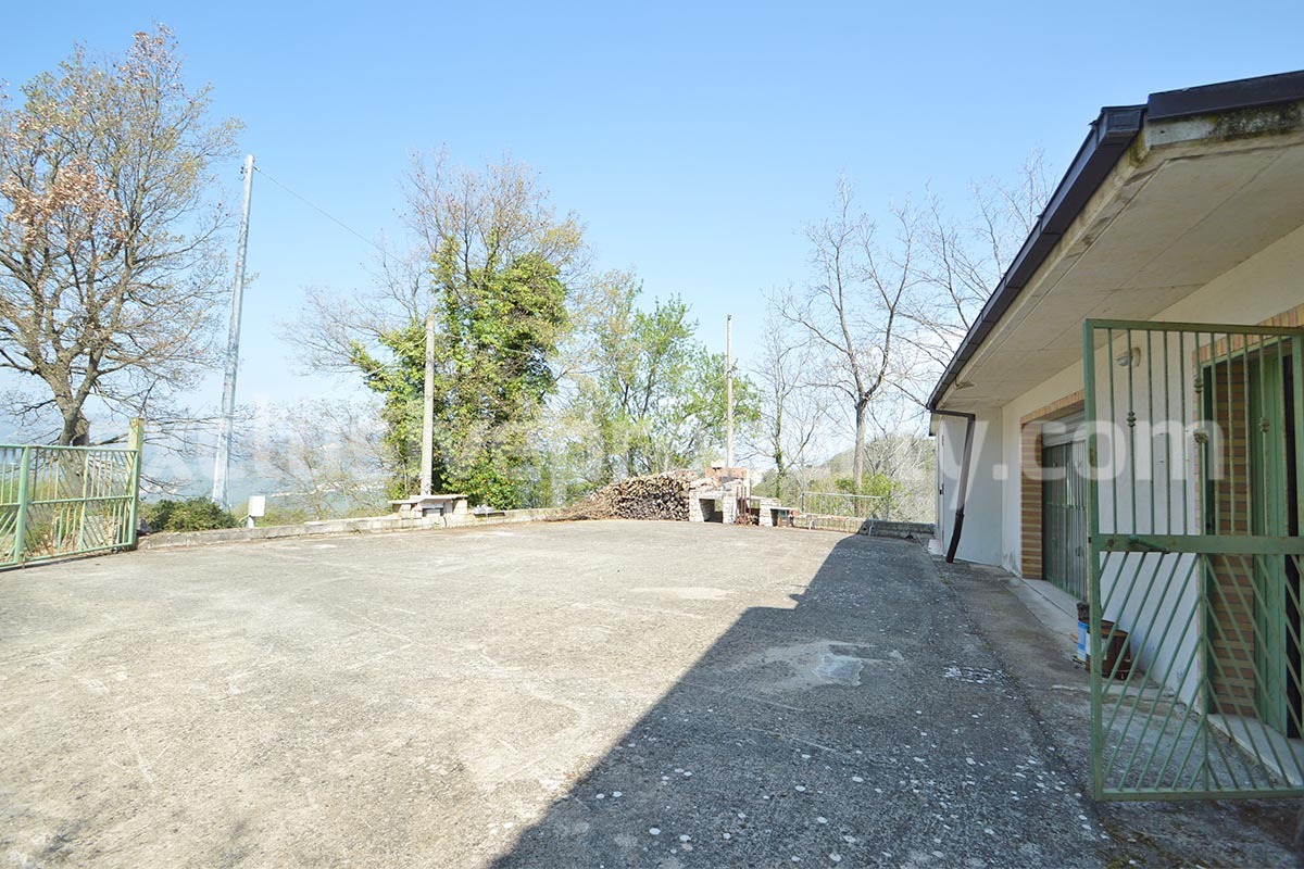Country House with Large Land - Walnut Trees and Second Building for Sale in Molise