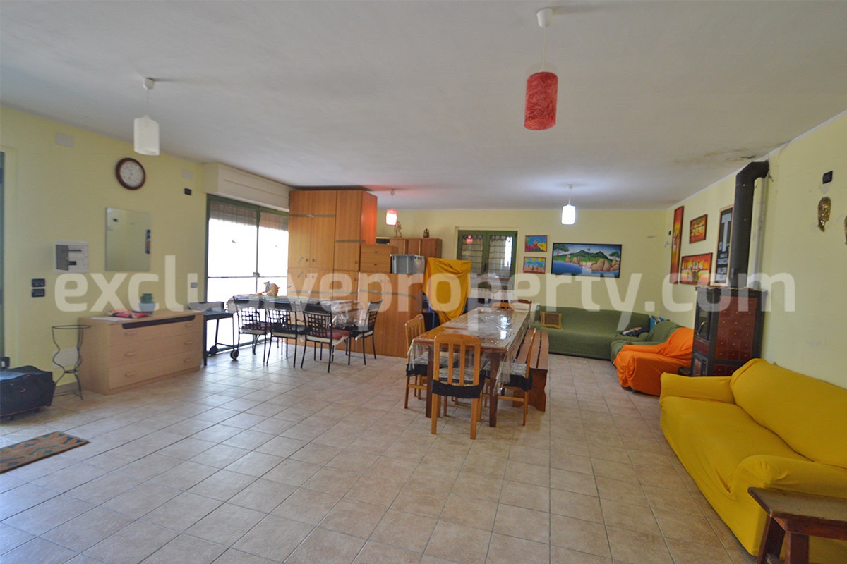 Country House with Large Land - Walnut Trees and Second Building for Sale in Molise