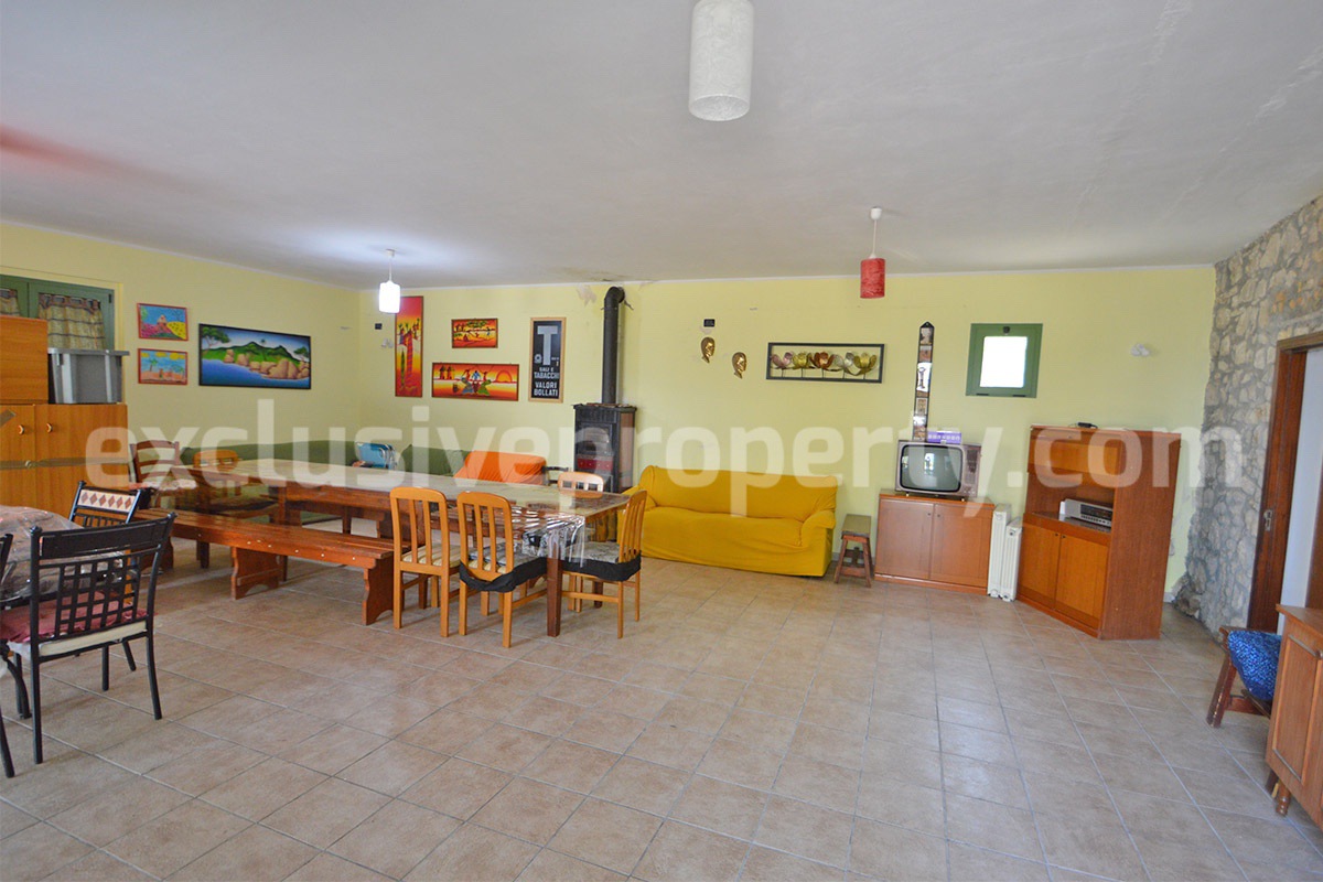 Country House with Large Land - Walnut Trees and Second Building for Sale in Molise