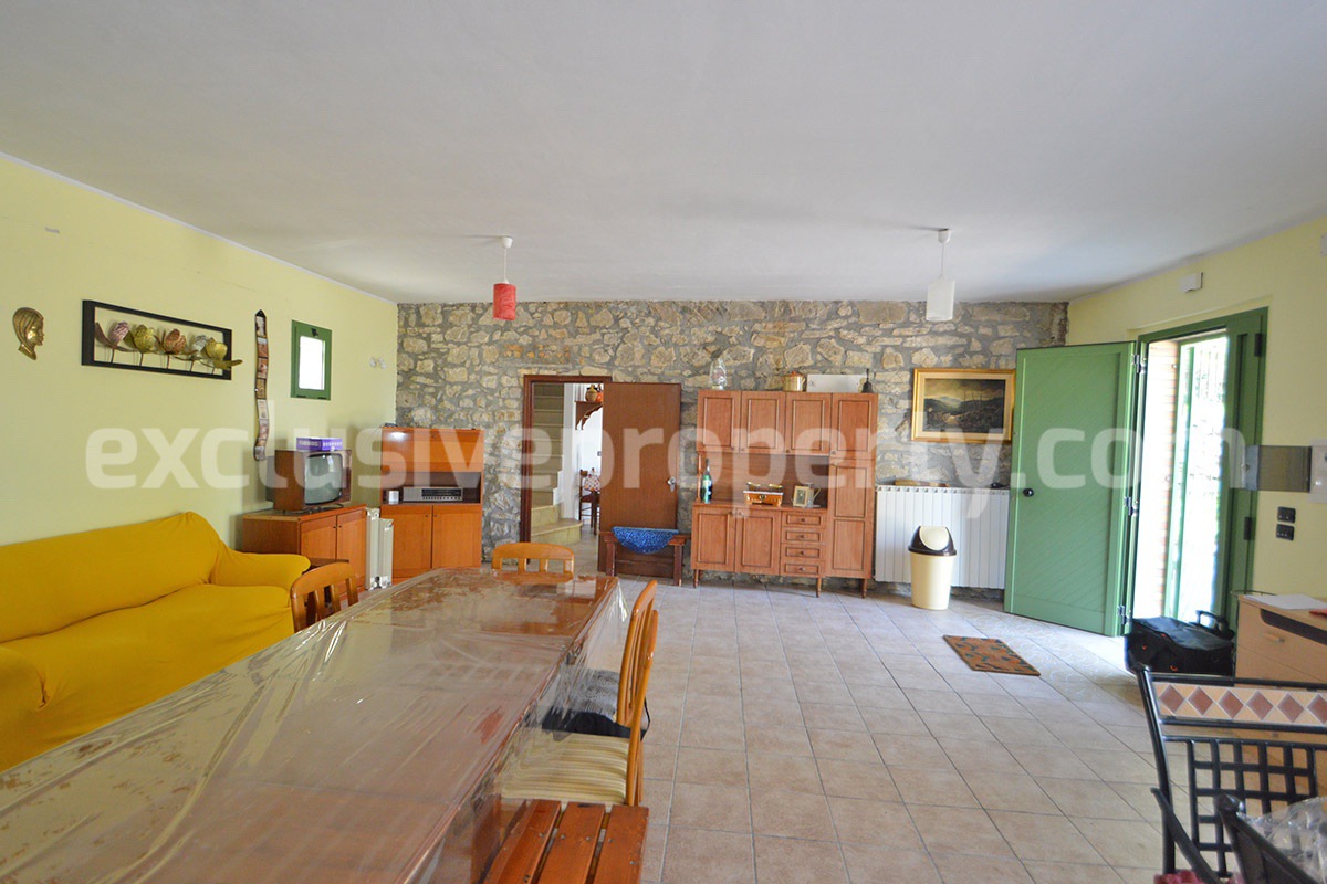 Country House with Large Land - Walnut Trees and Second Building for Sale in Molise