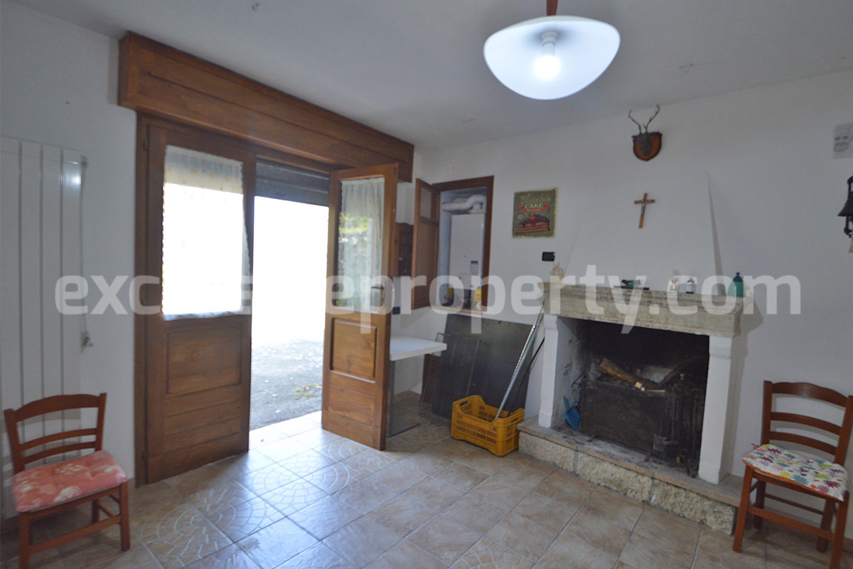 Country House with Large Land - Walnut Trees and Second Building for Sale in Molise