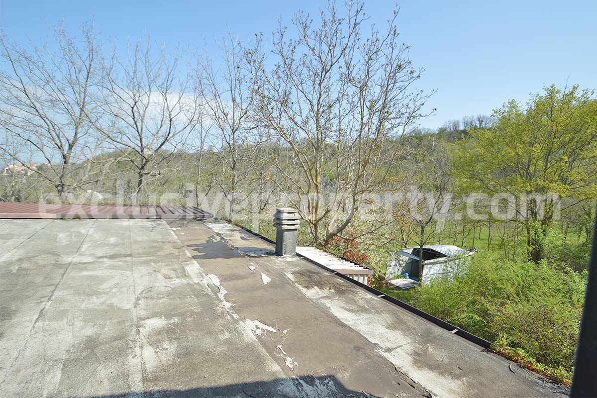 Country House with Large Land - Walnut Trees and Second Building for Sale in Molise