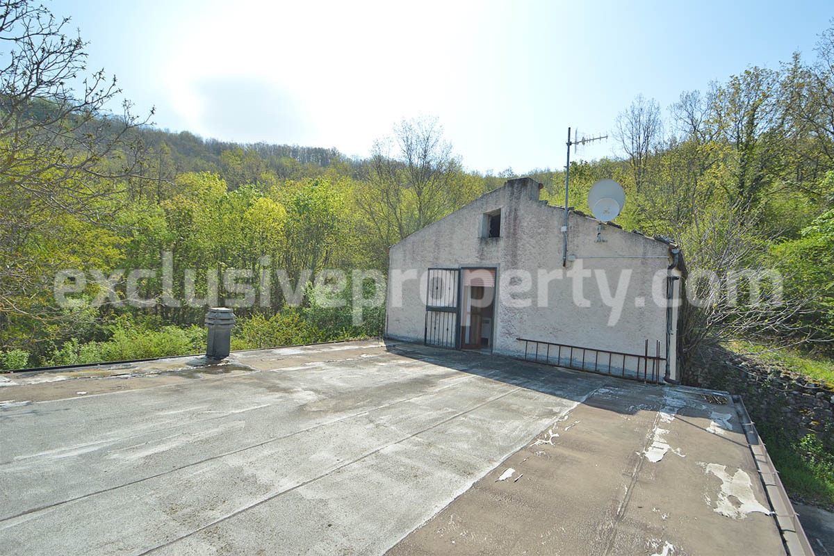 Country House with Large Land - Walnut Trees and Second Building for Sale in Molise