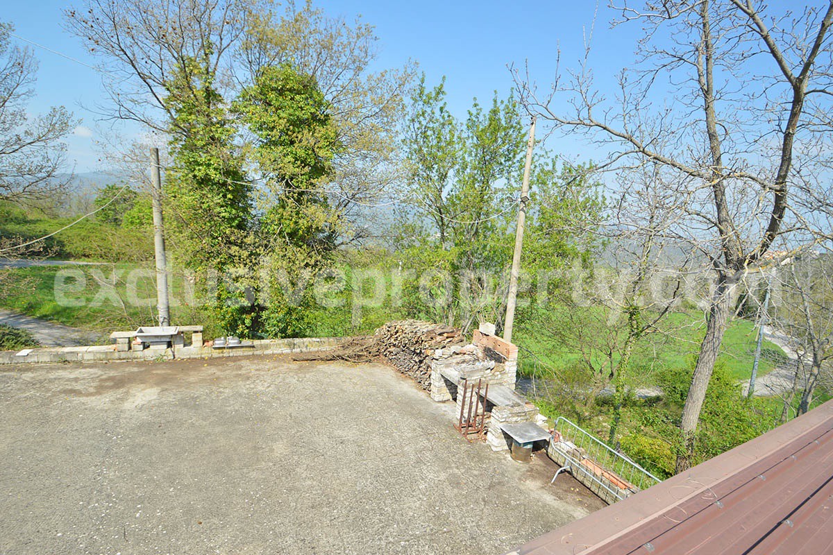 Country House with Large Land - Walnut Trees and Second Building for Sale in Molise
