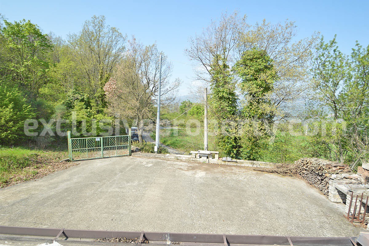 Country House with Large Land - Walnut Trees and Second Building for Sale in Molise