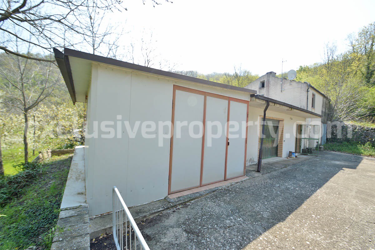 Country House with Large Land - Walnut Trees and Second Building for Sale in Molise