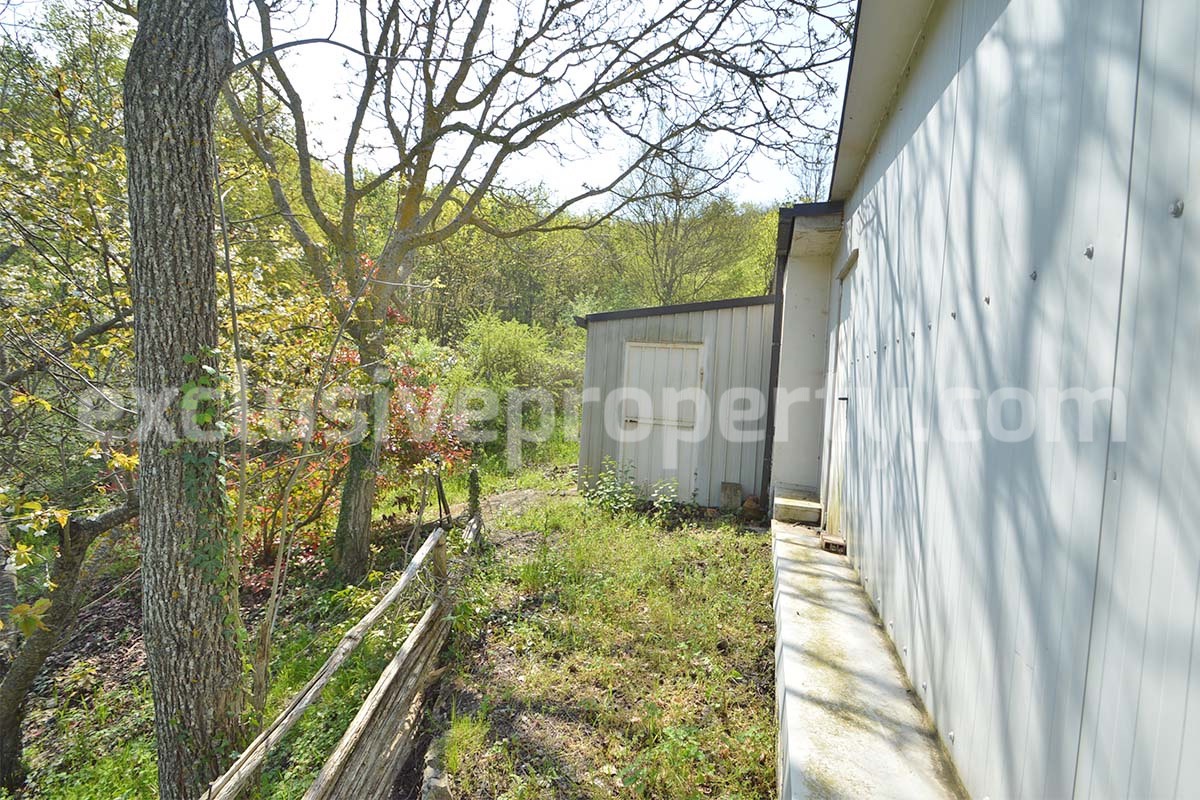 Country House with Large Land - Walnut Trees and Second Building for Sale in Molise