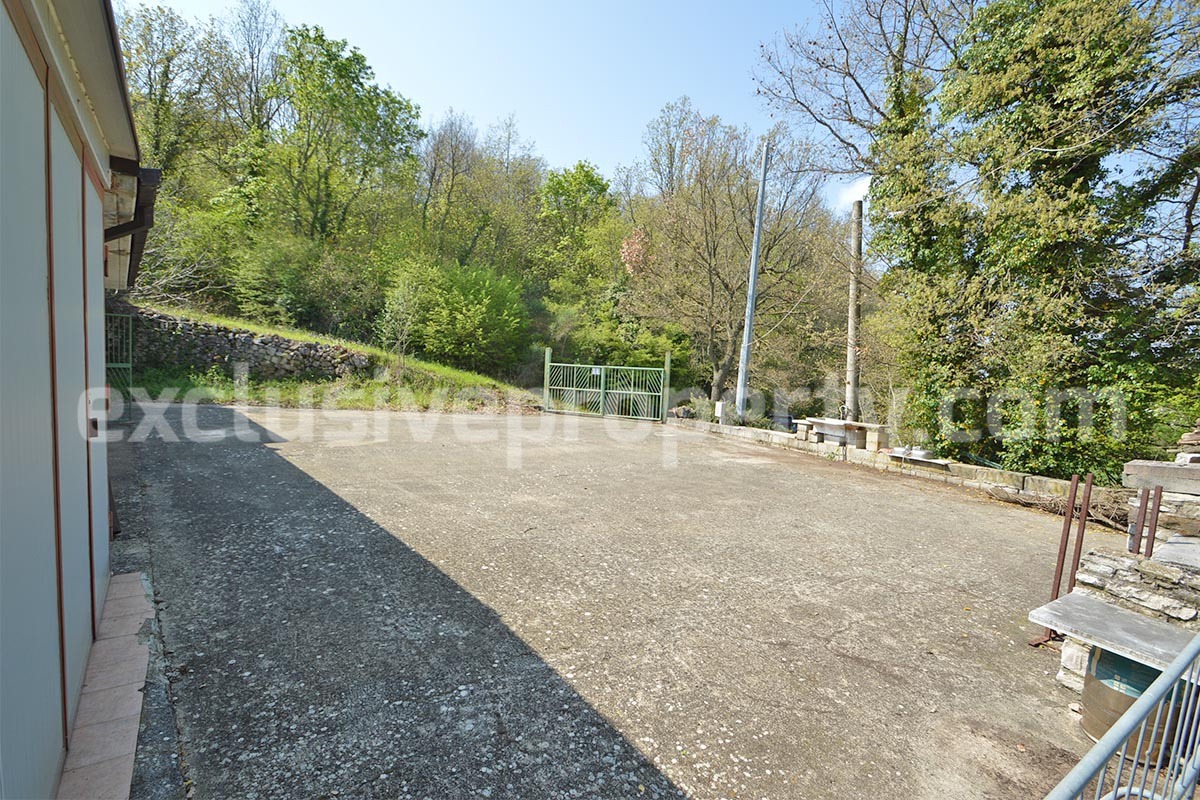 Country House with Large Land - Walnut Trees and Second Building for Sale in Molise