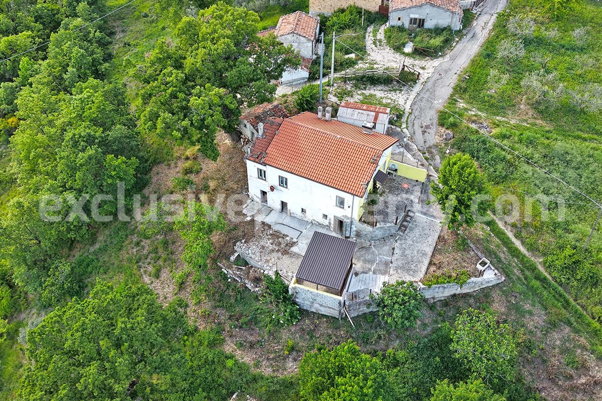 Renovated Countryside House with Garage and Panoramic Views for Sale in Schiavi di Abruzzo - Italy