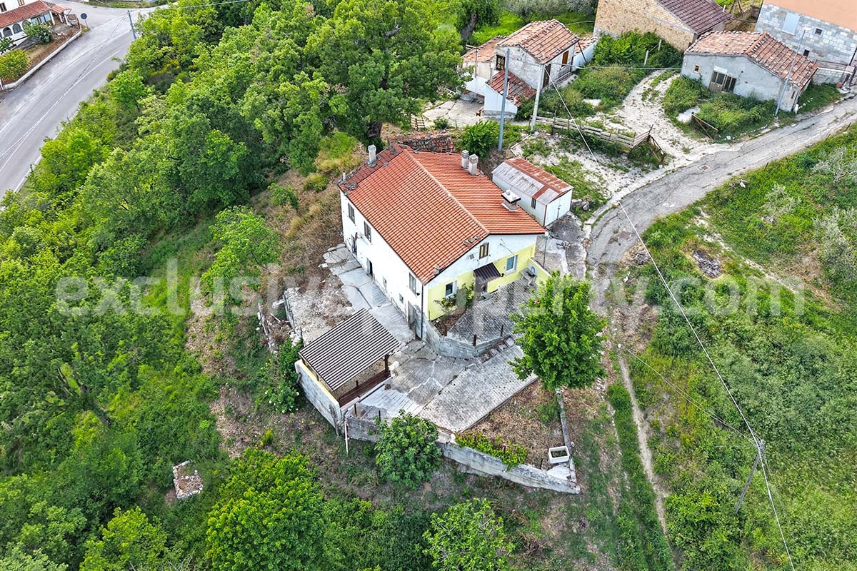Renovated Countryside House with Garage and Panoramic Views for Sale in Schiavi di Abruzzo - Italy