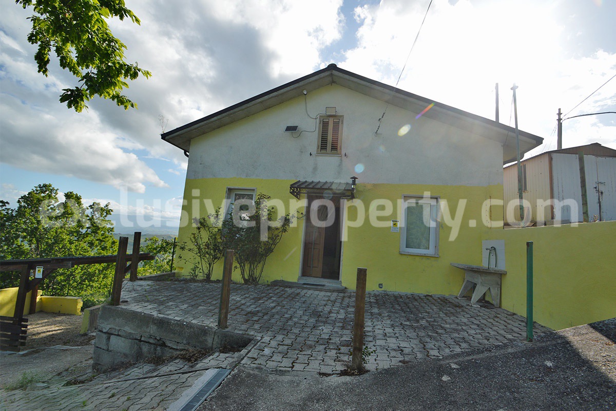 Renovated Countryside House with Garage and Panoramic Views for Sale in Schiavi di Abruzzo - Italy