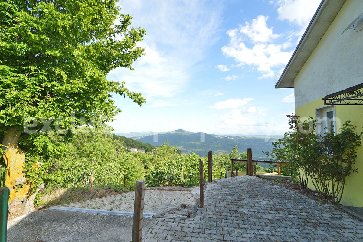 Renovated Countryside House with Garage and Panoramic Views for Sale in Schiavi di Abruzzo - Italy
