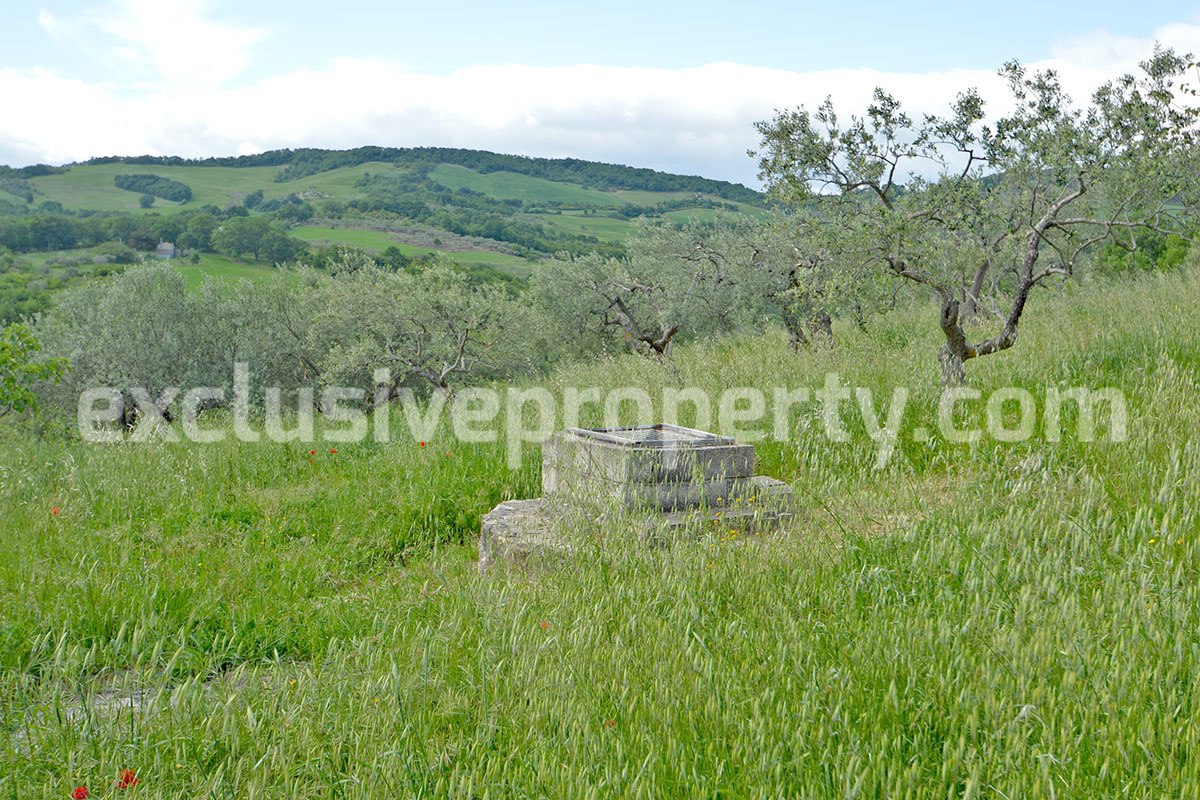 Stone farmhouse with land and well for sale in Italy - Molise Region 5