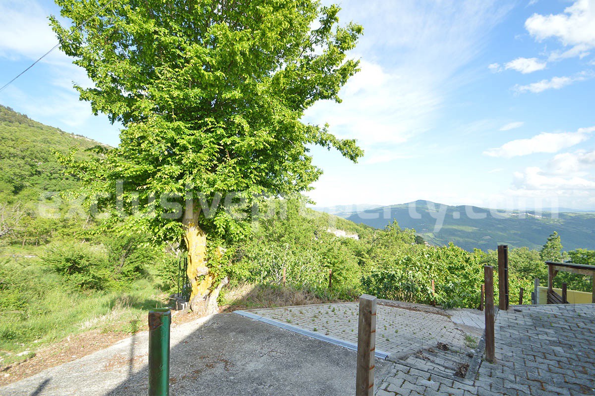 Renovated Countryside House with Garage and Panoramic Views for Sale in Schiavi di Abruzzo - Italy
