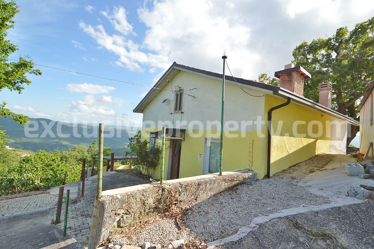 Renovated Countryside House with Garage and Panoramic Views for Sale in Schiavi di Abruzzo - Italy