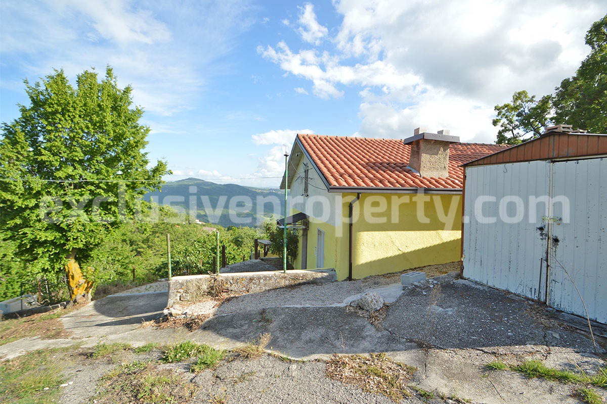 Renovated Countryside House with Garage and Panoramic Views for Sale in Schiavi di Abruzzo - Italy