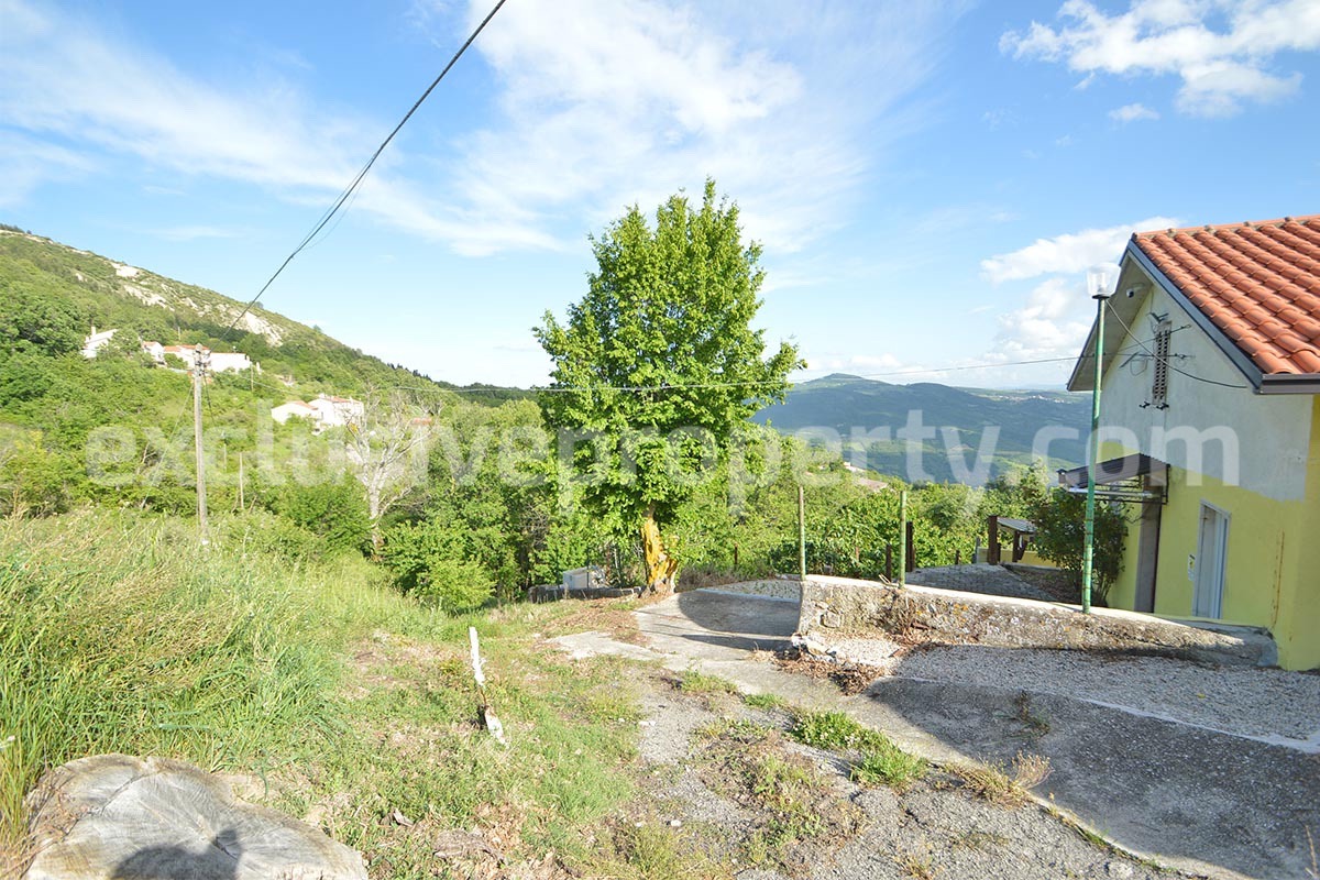 Renovated Countryside House with Garage and Panoramic Views for Sale in Schiavi di Abruzzo - Italy
