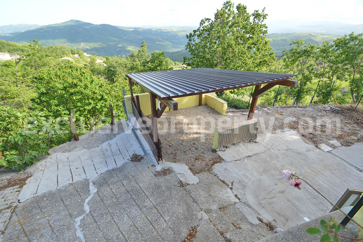 Renovated Countryside House with Garage and Panoramic Views for Sale in Schiavi di Abruzzo - Italy