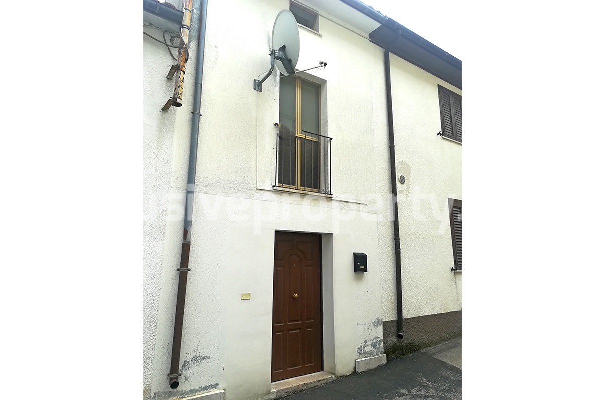 Renovated house with two bedrooms and cellar for sale in Italy 1