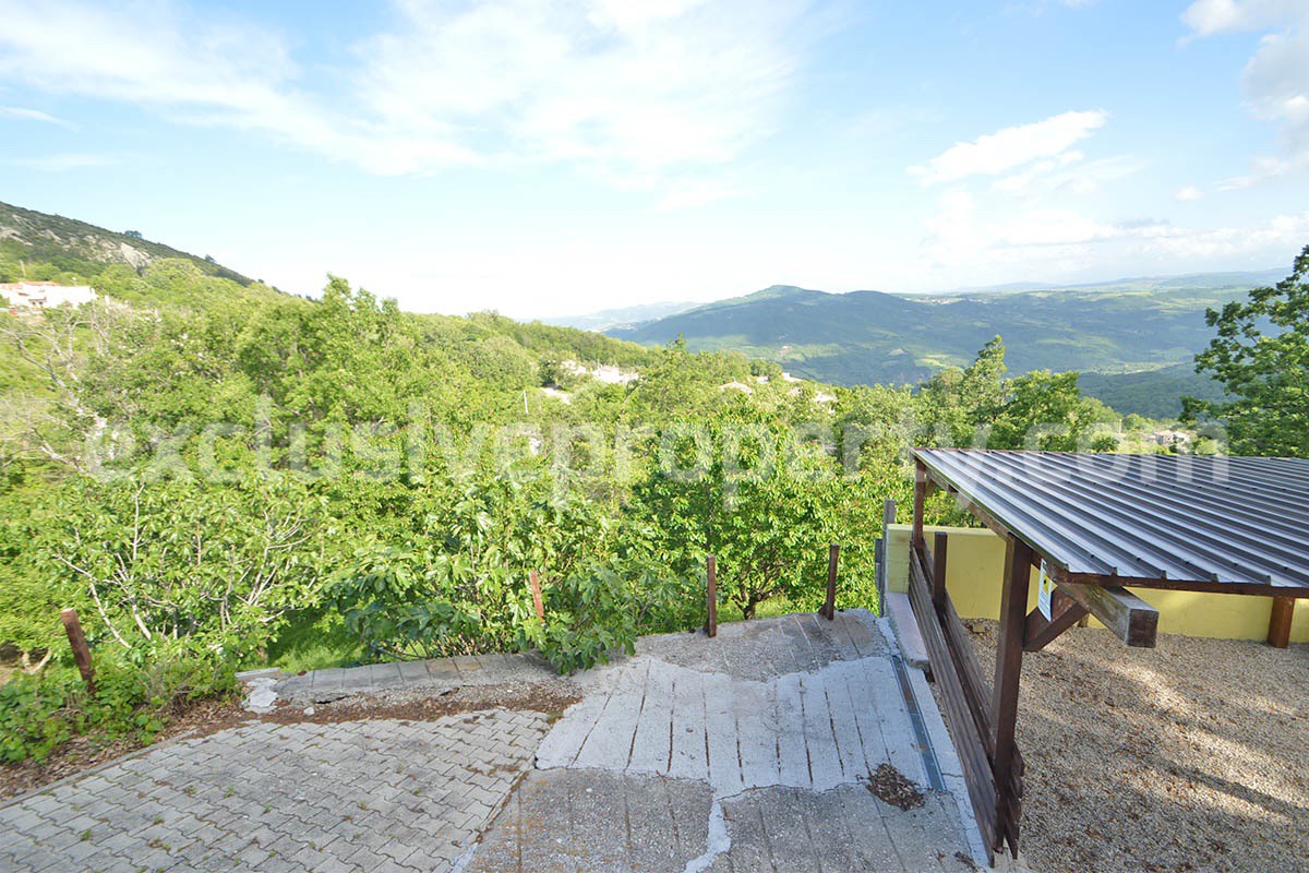 Renovated Countryside House with Garage and Panoramic Views for Sale in Schiavi di Abruzzo - Italy