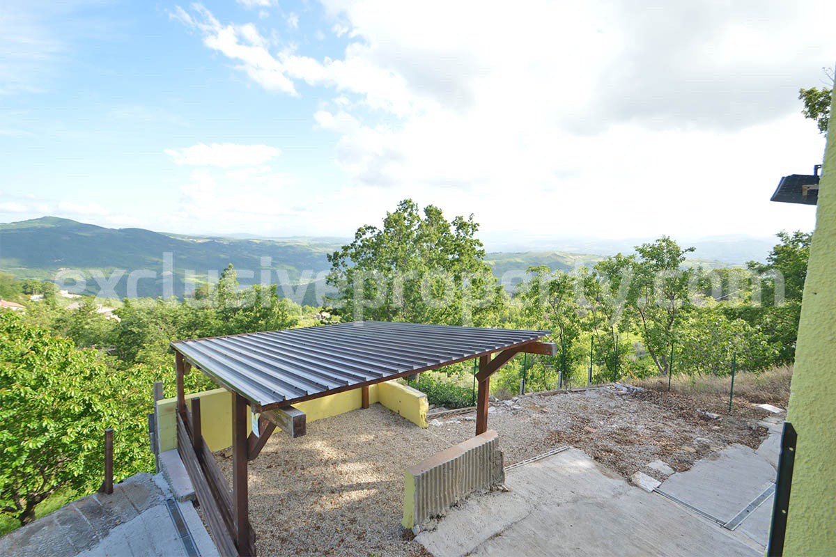Renovated Countryside House with Garage and Panoramic Views for Sale in Schiavi di Abruzzo - Italy