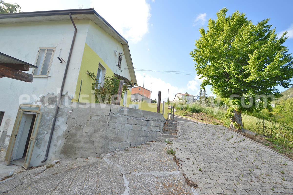 Renovated Countryside House with Garage and Panoramic Views for Sale in Schiavi di Abruzzo - Italy